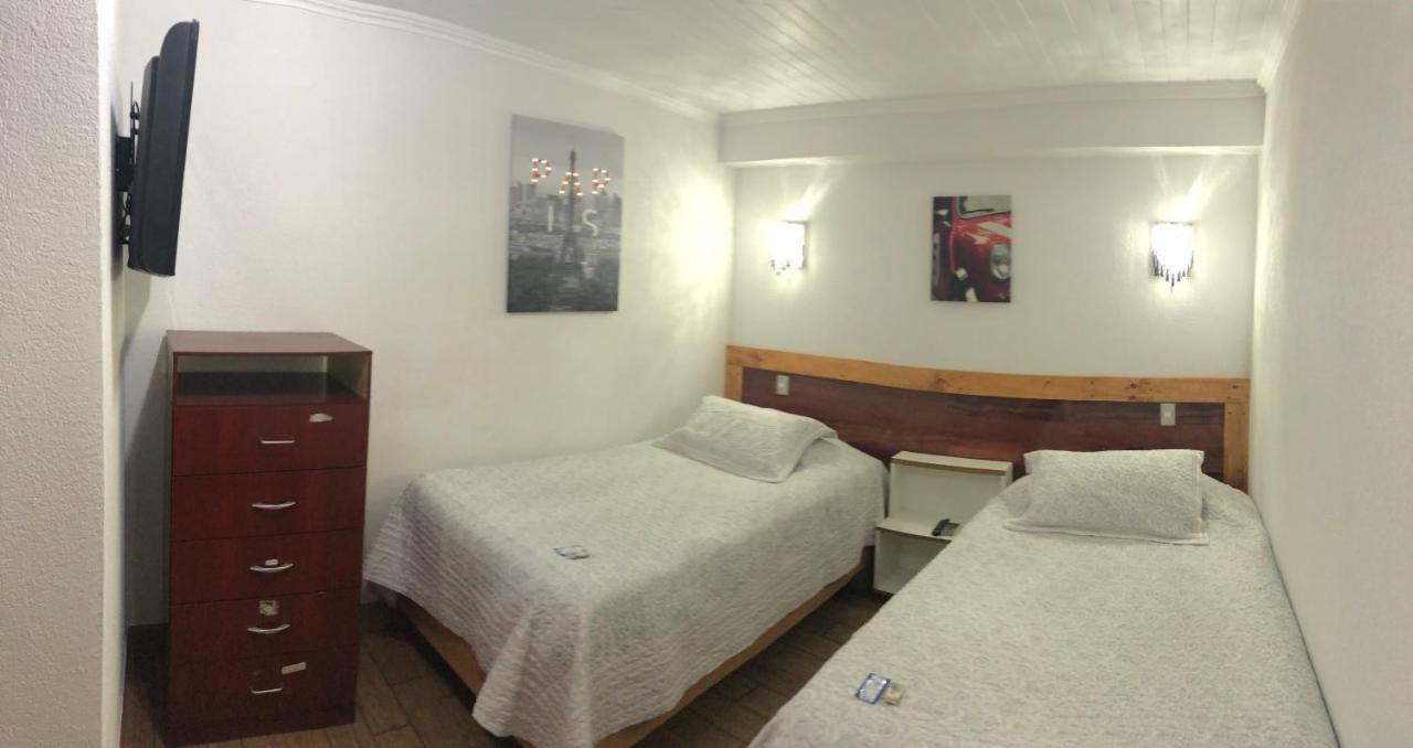 Отель Residencial Victoria Said Линарес Экстерьер фото